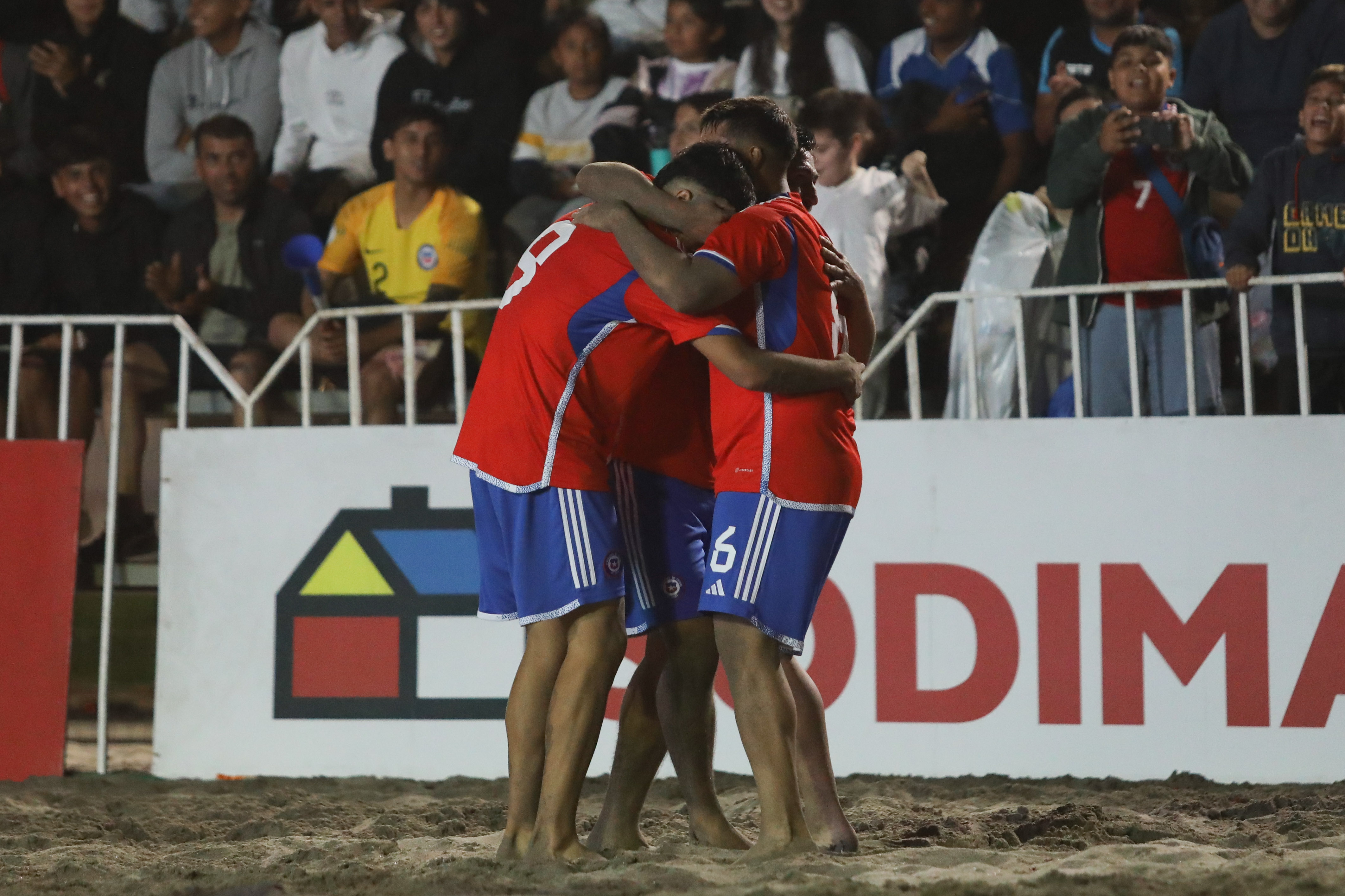 Brutal batalla campal de la selección de fútbol playa de Uruguay contra  hinchas chilenos