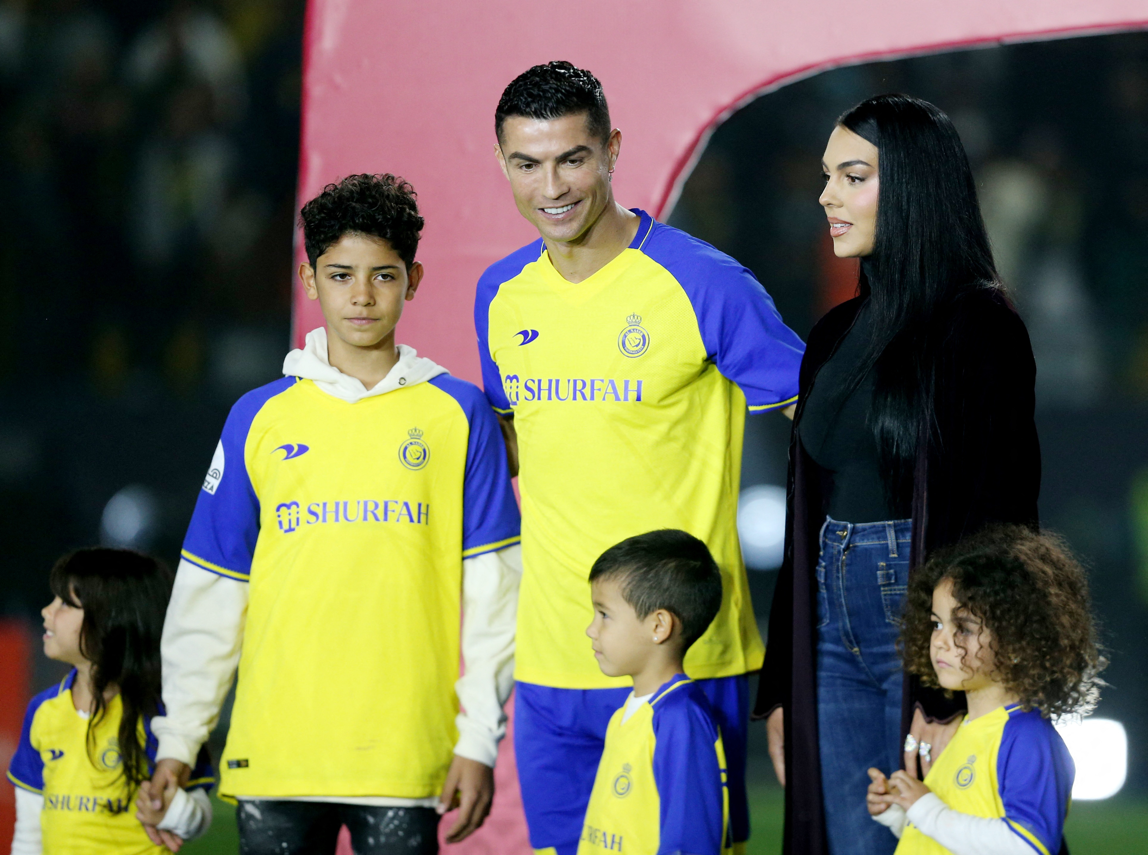 No lo dejan ni ser niño: Las críticas a Georgina Rodríguez por una foto de  hijo de Cristiano Ronaldo con aros - Meganoticias