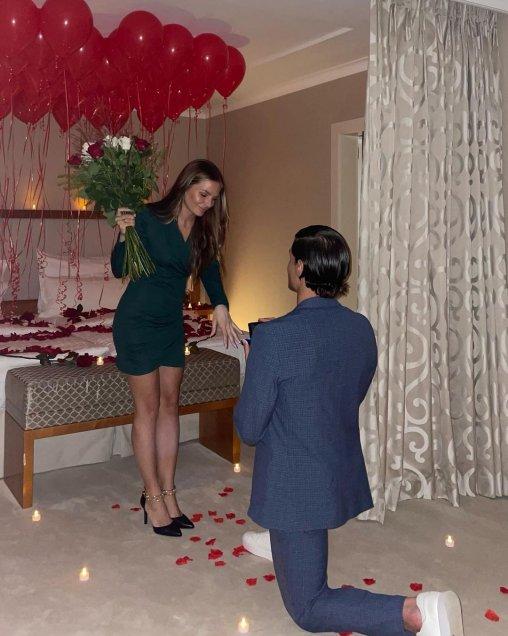 Miiko Albornoz junto a su futura esposa, Zandra Wickstrom