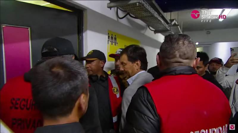 Fernando Díaz fue al camarín de Colo Colo tras el triunfo ante Coquimbo Unido.