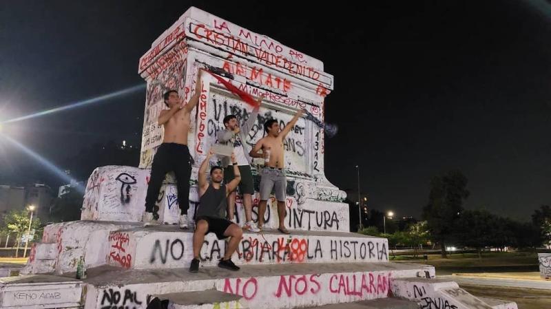El grupo de hinchas de Deportes Copiapó que llegó a Plaza Italia