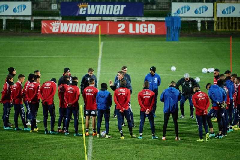 Eduardo Berizzo está molesto en Europa.