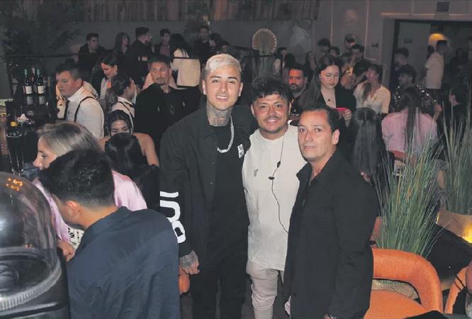 Erick Pulgar en su restobar.