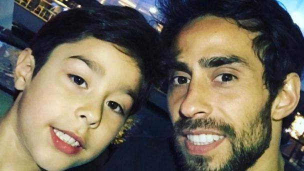El hijo de Jorge Valdivia decidió no utilizar su apellido.