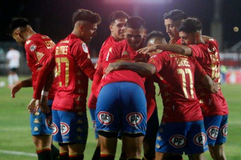 Unión Española ganó en Curicó y recuperó terreno en el Campeonato Nacional 2023. Crédito: Photosport.