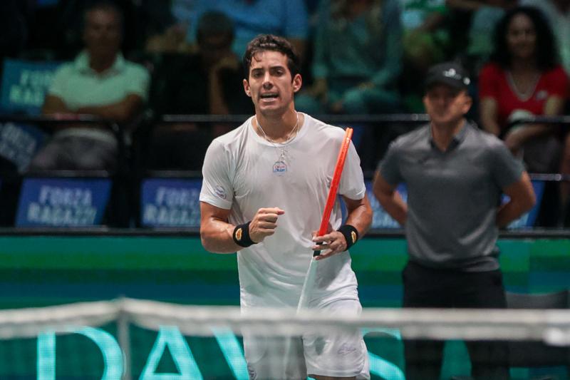 Cristian Garin avanzó a la segunda ronda del ATP 250 de Zhuhai - Crédito: Revés Fotográfico