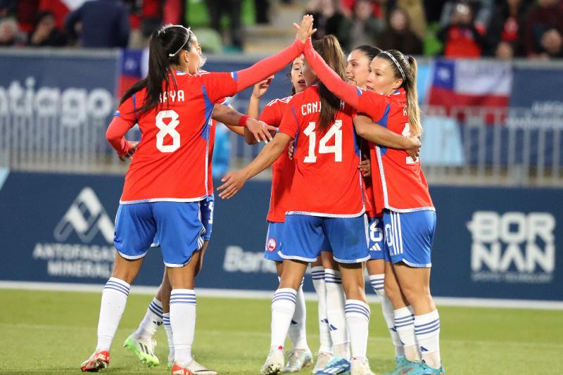 La Roja podría no contar con sus estrellas en la etapa decisiva del fútbol femenino Santiago 2023 - Fuente: Photosport.
