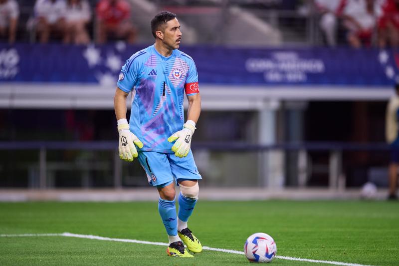 Copa América Incluye En El Equipo Ideal A Claudio Bravo