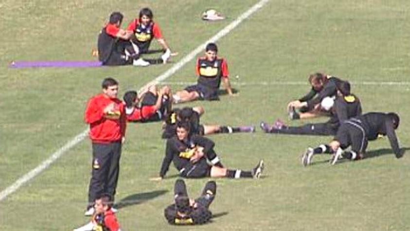 Irrupción de hinchas en práctica de Colo Colo ahonda crisis