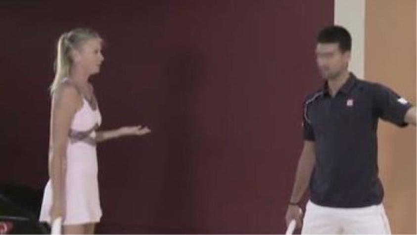 Sharapova y Djokovic viven duelo de bowling-tenis