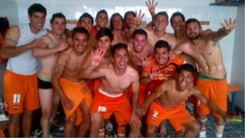 Cobreloa celebró triunfo ante UC con polémica fotografía