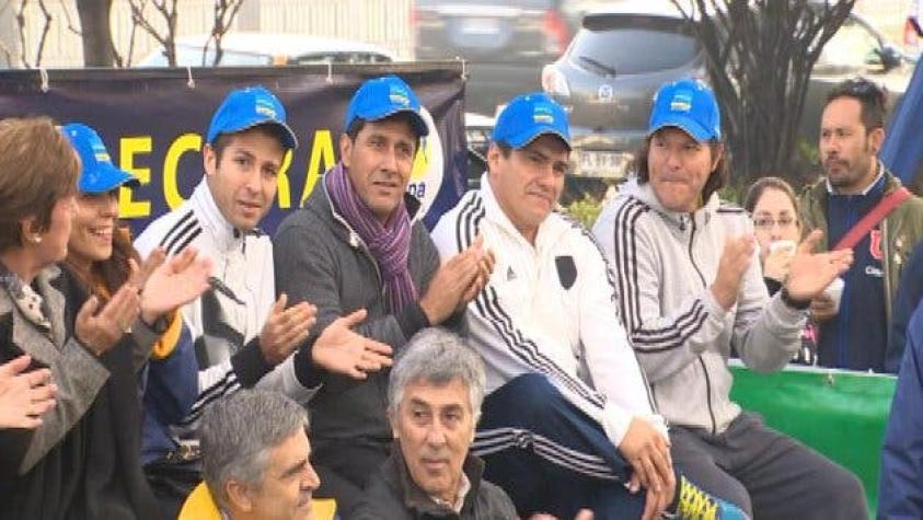 Ex futbolistas participan en Copa Chilectra 2013