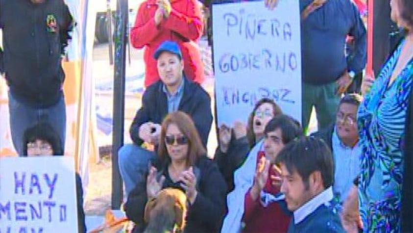 Hinchas de la "U" realizaron protesta en "Cumbre del Fútbol"