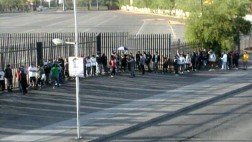 Hinchas de Colo Colo esperan venta de entradas para superclásico