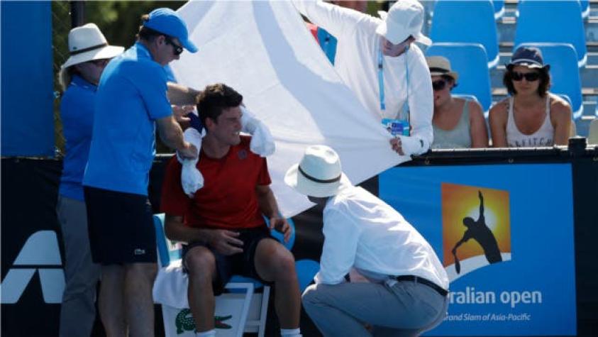 Extremo calor hace sufrir a tenistas en el Australian Open