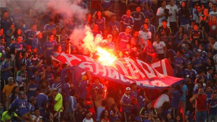 Hincha de la U enciende una bengala pero no es detenido