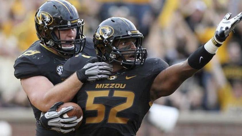 Promesa de la NFL revela que es homosexual