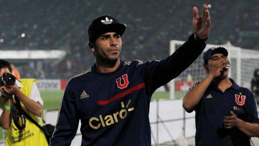 Hinchas de la "U" encaran a Johnny Herrera