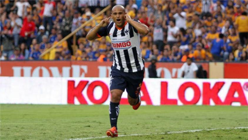Humberto Suazo podría volver a las canchas a fines de abril