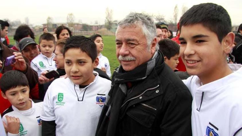 Carlos Caszely ya es miembro del directorio de Blanco y Negro