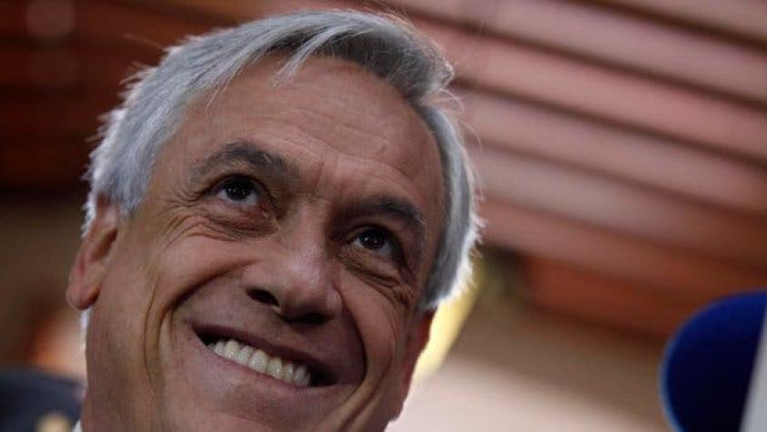 Ex presidente Piñera se quedó "en panne" al término del partido de la UC
