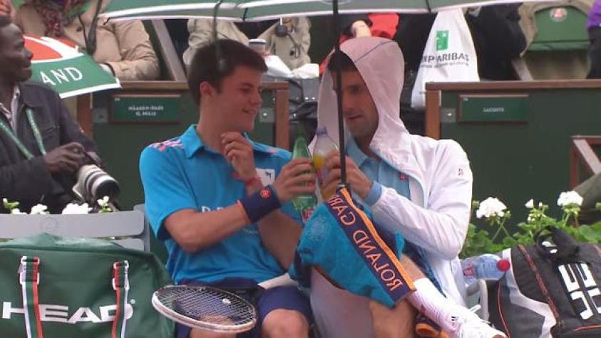 VIDEO: Novak Djokovic desata las carcajadas del público en Roland Garros