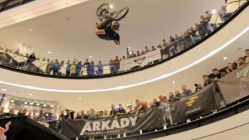 Down Mall: Ciclistas extremos se trasladan a los centros comerciales