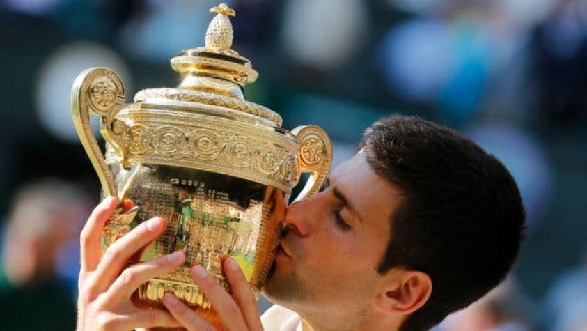 Djokovic vence a Federer y retorna al número uno del ATP