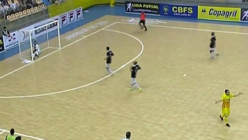 [VIDEO] El golazo en partido de futsal que da la vuelta al mundo