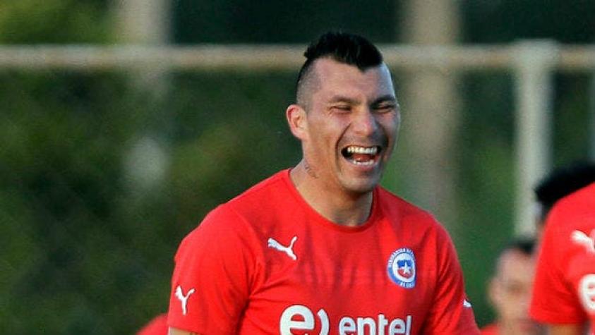 Gary Medel es invitado por el Papa Francisco a jugar un partido "por la paz"