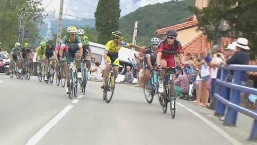 [VIDEO] Ciclistas se enfrentan a golpes en la Vuelta a España 2014