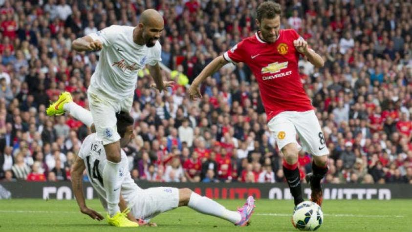 Eduardo Vargas debuta en una dura derrota del Q.P.R. ante el Manchester United