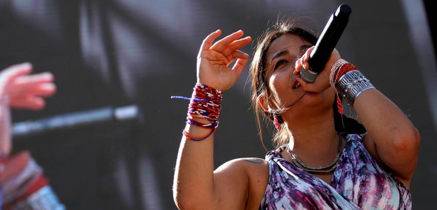 La música estuvo presente en Colo Colo: Anita Tijoux visitó el plantel