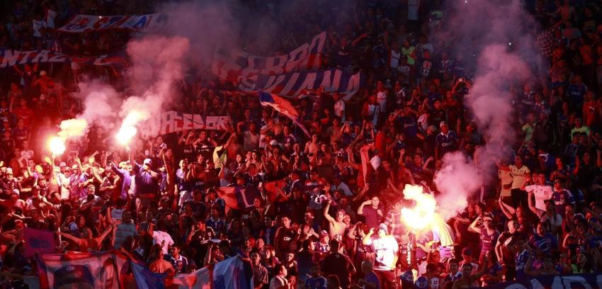La "U" arriesga castigo por bengalas en el Nacional