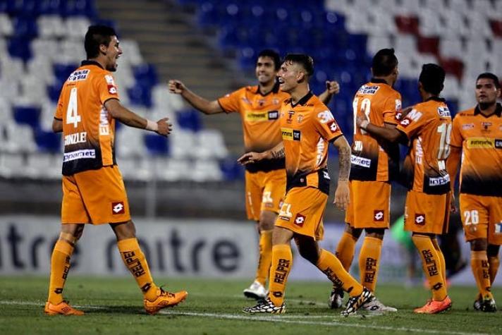 Cobreloa consiguió goleada vital en su lucha por salvarse del descenso