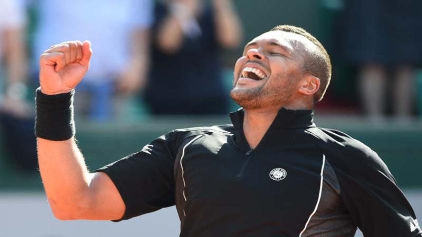 [VIDEO] Tsonga y Sela jugaron un improvisado fútbol tenis en la arcilla de Roland Garros