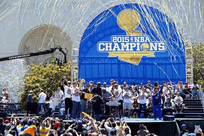 500 mil personas festejaron en las calles el título de Golden State en la NBA