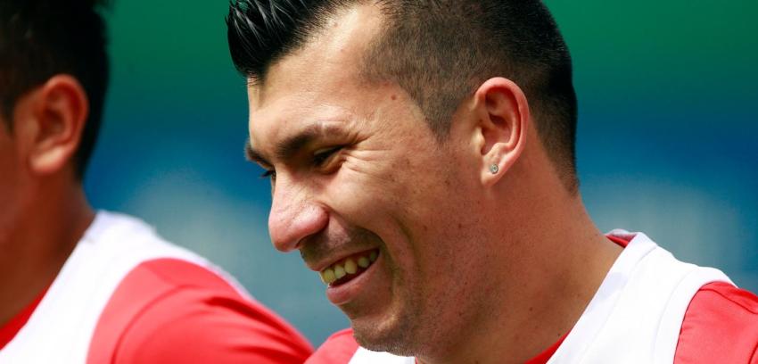 ¡Dale Pitbull dale! Ese es el tema con el que Medel la rompe en las redes sociales