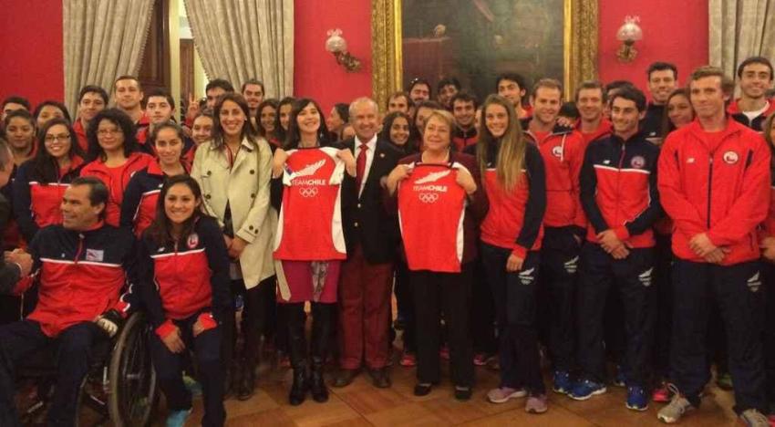 Juegos Panamericanos: Bachelet entrega bandera a delegación chilena que estará en Toronto 2015