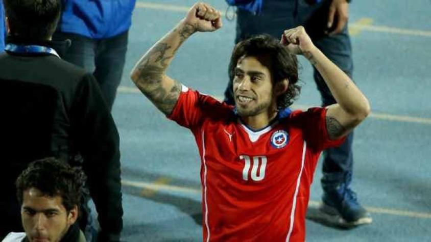 Jorge Valdivia ya posa con la camiseta de su nuevo club en Emiratos