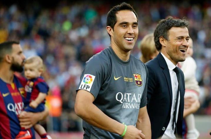 Claudio Bravo retorna a FC Barcelona para golear a Roma y ganar trofeo Joan Gamper