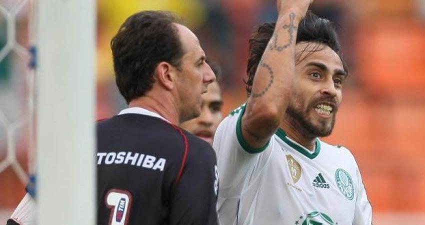 Jorge Valdivia podría sorprender a todos y recalar en el Sao Paulo