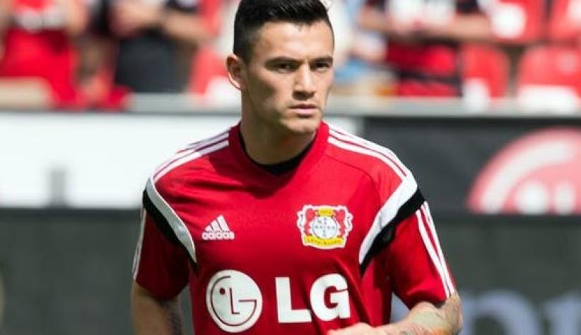Plantel completo del Bayer Leverkusen envía mensaje de apoyo a Charles Aránguiz