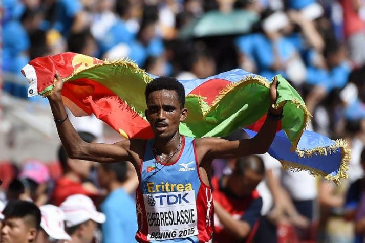 Eritreo Ghebreslassie de 19 años gana maratón del Mundial de Beijing