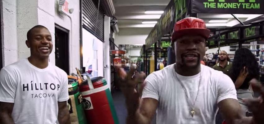 [VIDEO] Floyd Mayweather se mide en básquetbol con una estrella de la NBA