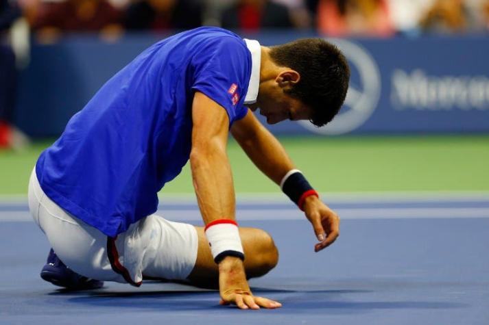 [VIDEO] ¡En el suelo! Así fue la jugada en que Djokovic cayó frente a Federer