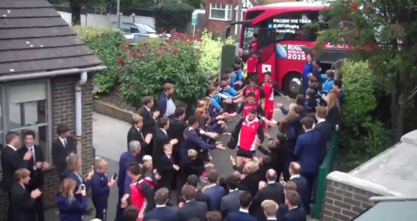 [VIDEO] Así reciben al equipo de rugby de Japón en su último entrenamiento