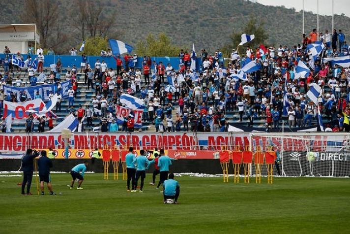 [VIDEO] Hinchas de la UC llegan en masa a San Carlos para "banderazo" previo al duelo con Colo Colo