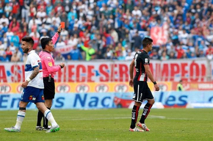 Volante de Colo Colo arriesga hasta 15 fechas de castigo por escupir a rival