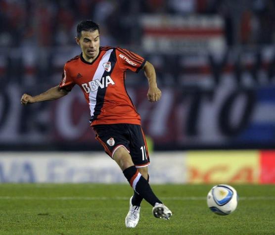 [VIDEO] ¡Ay conejo! Javier Saviola falla un gol sin arquero